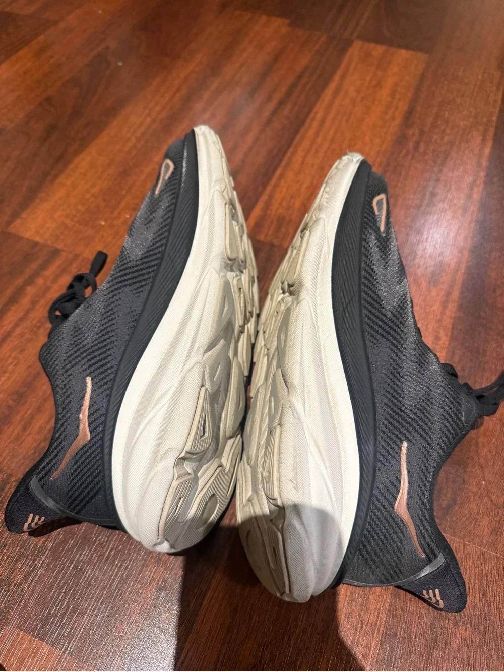 Hoka Clifton 9 Shoes, Size 8.5